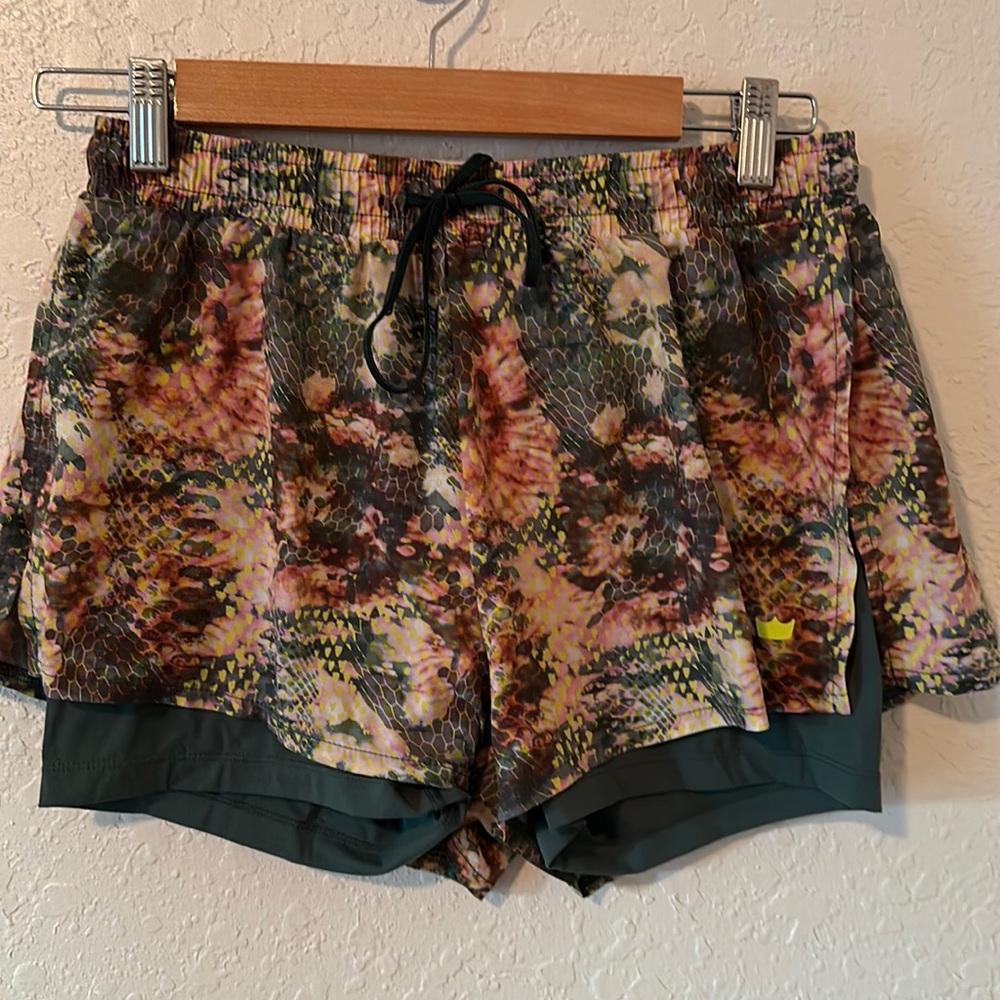 SHEFIT running shorts Med